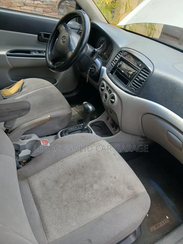 Hyundai Accent 2010 Gray