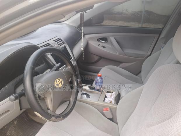 Toyota Camry LE 4dr Sedan (2.5L 4cyl 6AM) 2010 Gray