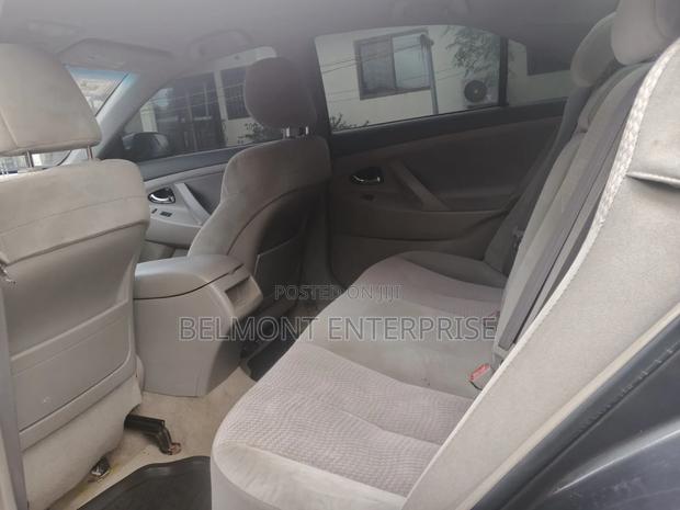 Toyota Camry LE 4dr Sedan (2.5L 4cyl 6AM) 2010 Gray