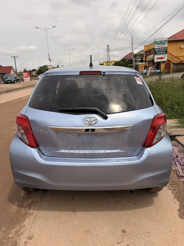 Toyota Vitz 1.3 FWD 5dr 2012 Blue