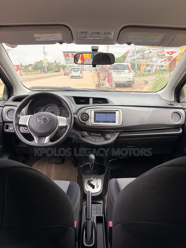 Toyota Vitz 1.3 FWD 5dr 2012 Blue