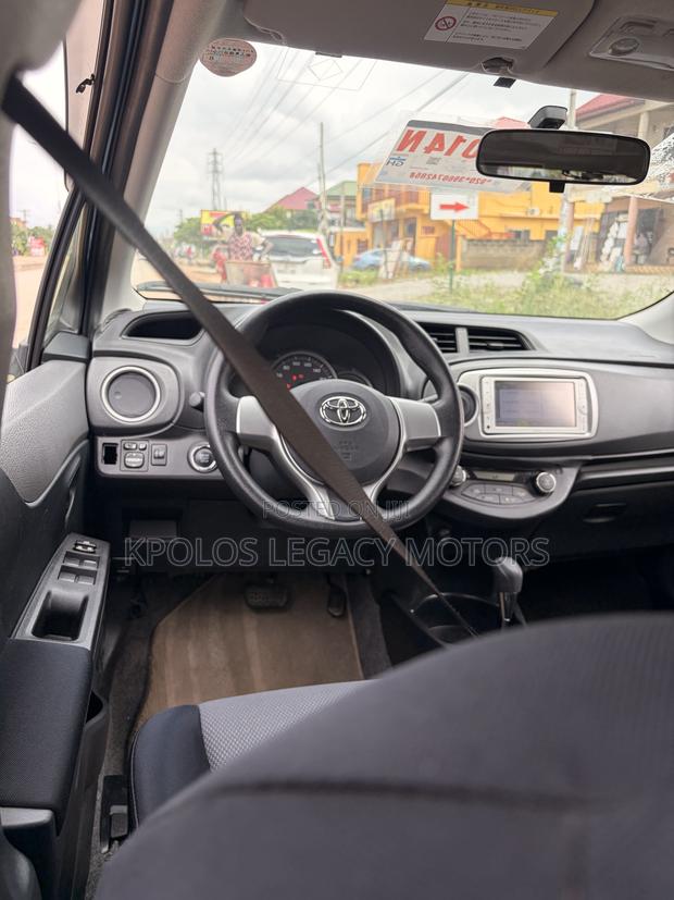 Toyota Vitz 1.3 FWD 5dr 2012 Blue