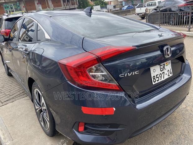 Honda Civic EX Hatchback 2018 Blue