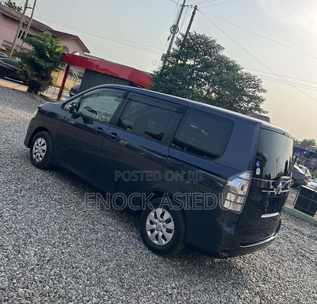 Toyota Voxy 2012 Gray