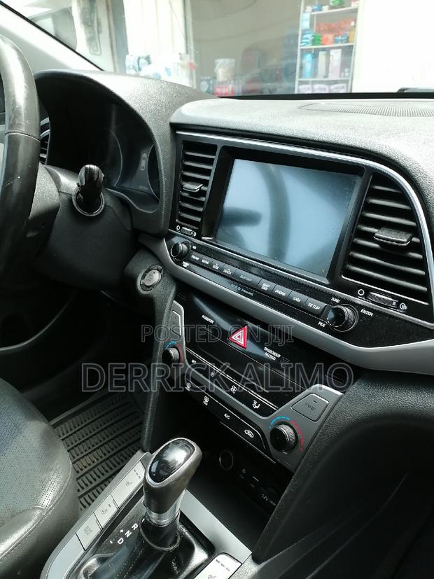 Hyundai Elantra Limited Sedan FWD (2.0L 4cyl 6A) 2017 Black