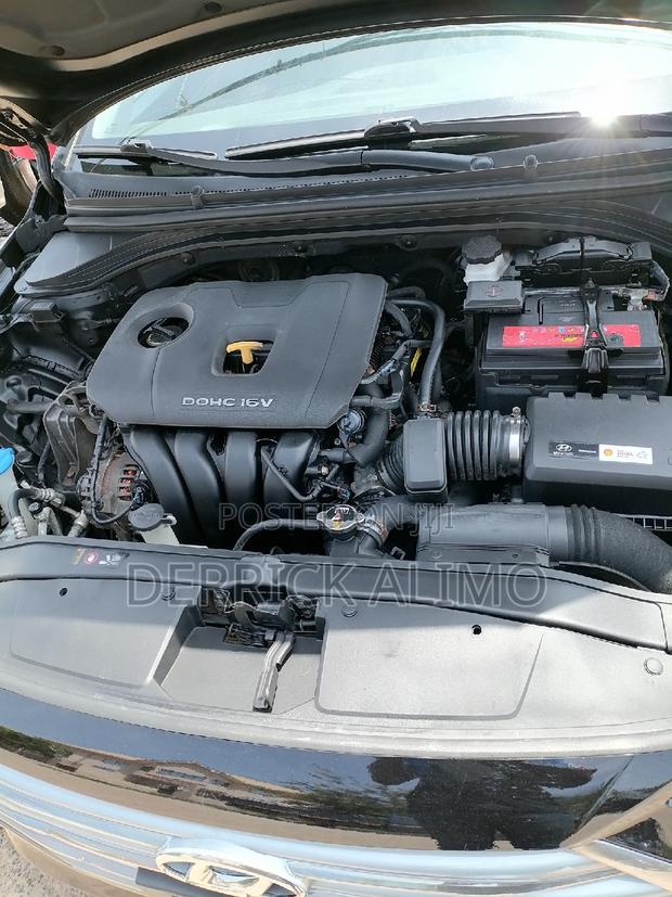 Hyundai Elantra Limited Sedan FWD (2.0L 4cyl 6A) 2017 Black