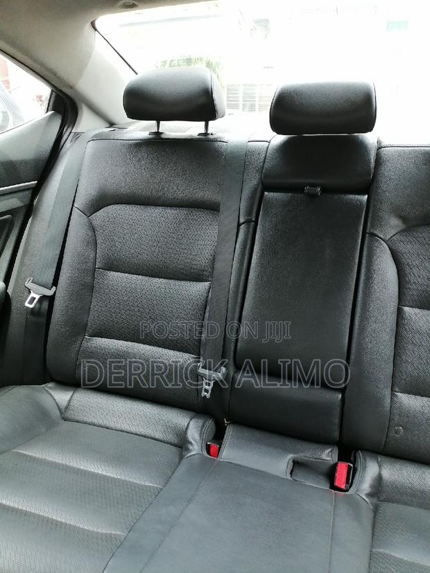 Hyundai Elantra Limited Sedan FWD (2.0L 4cyl 6A) 2017 Black
