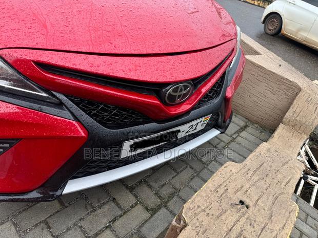 Toyota Camry SE FWD (2.5L 4cyl 8AM) 2018 Maroon