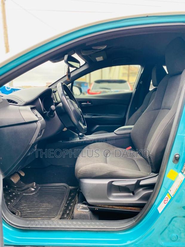 Toyota C-HR LE FWD 2019 Blue