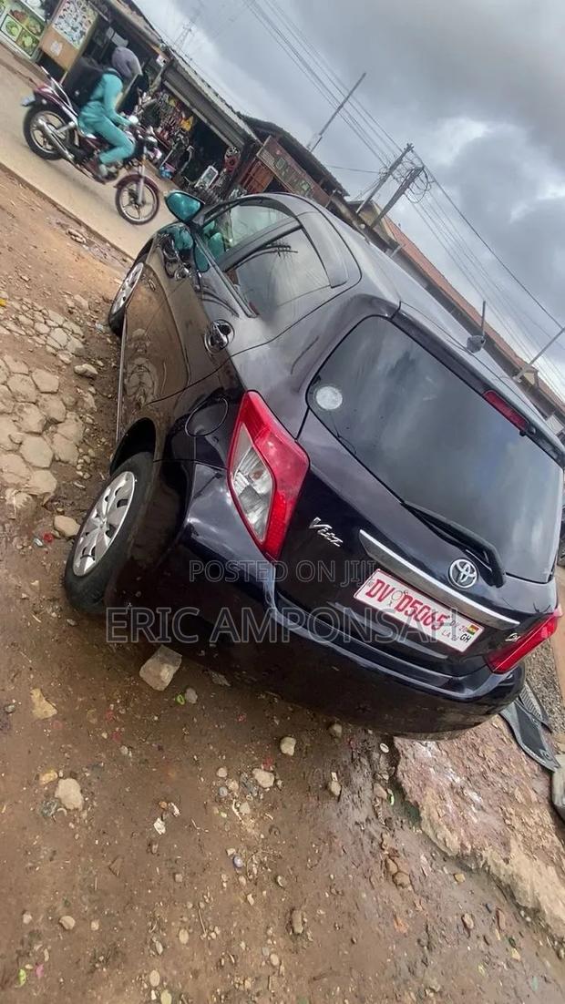 Toyota Vitz 2013 Black
