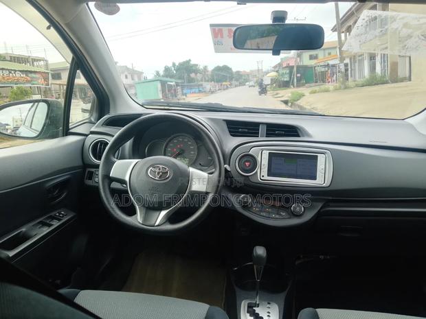 Toyota Vitz 2012 Blue