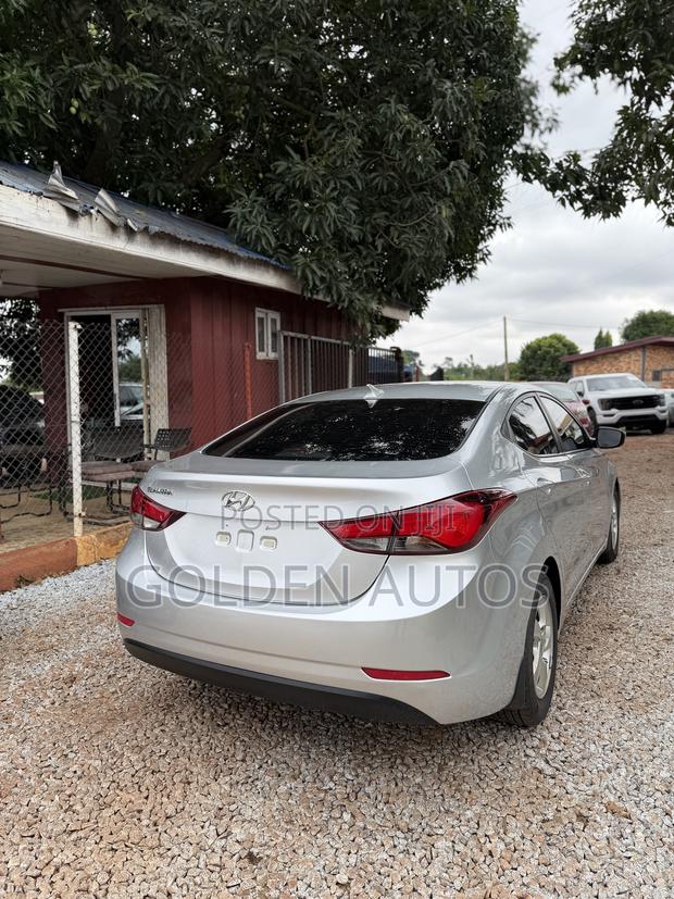 Hyundai Elantra SE 4dr Sedan (1.8L 4cyl 6A) 2015 Silver