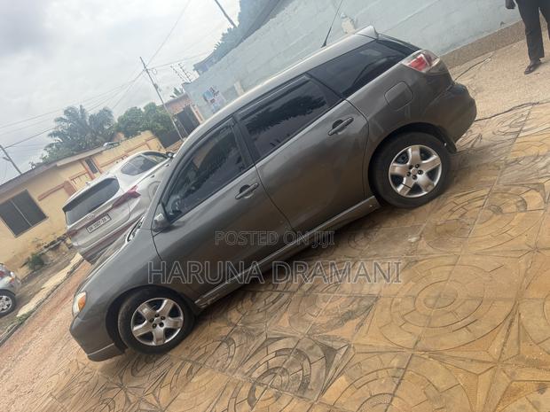 Toyota Matrix Hatchback FWD (1.8L 4cyl 5M) 2008