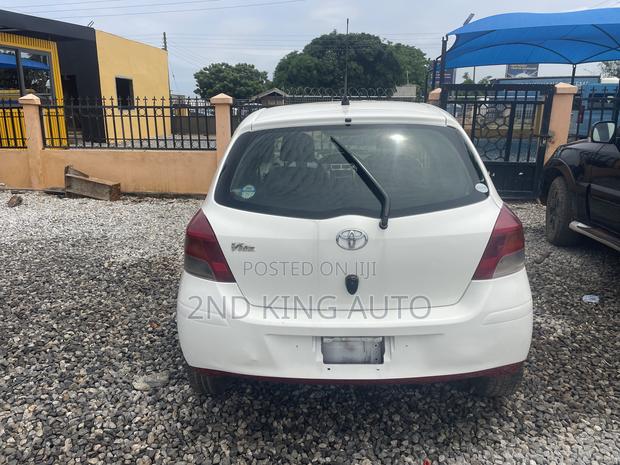 Toyota Vitz 1.0 FWD 5dr 2010 White