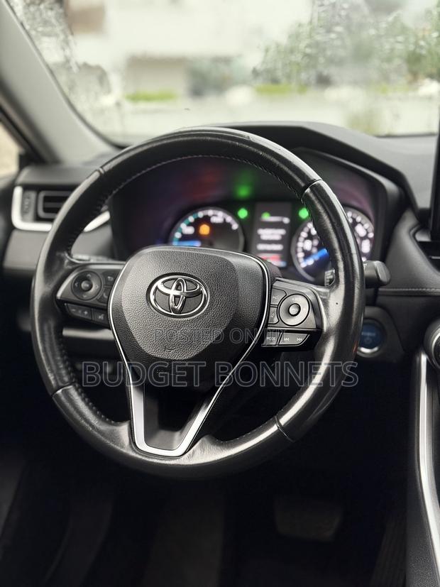 Toyota RAV4 XLE 2021 Black