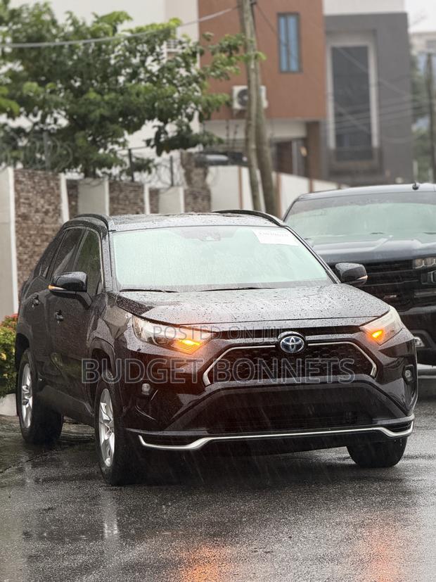 Toyota RAV4 XLE 2021 Black