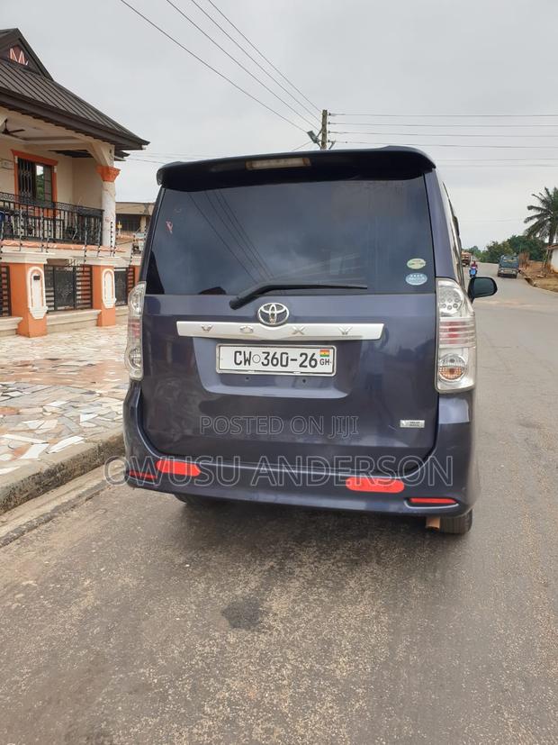 Toyota Voxy 2013 Black