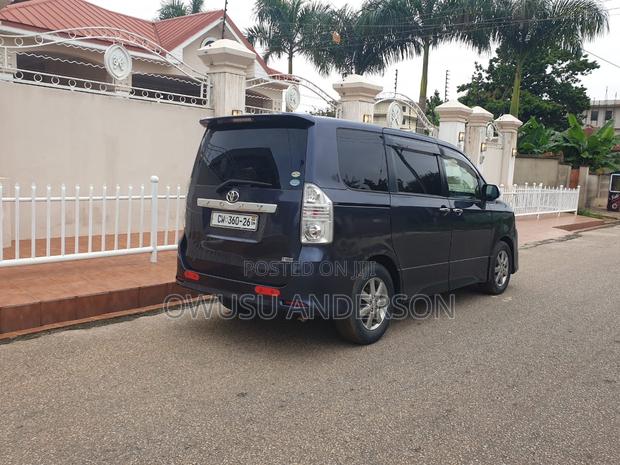 Toyota Voxy 2013 Black