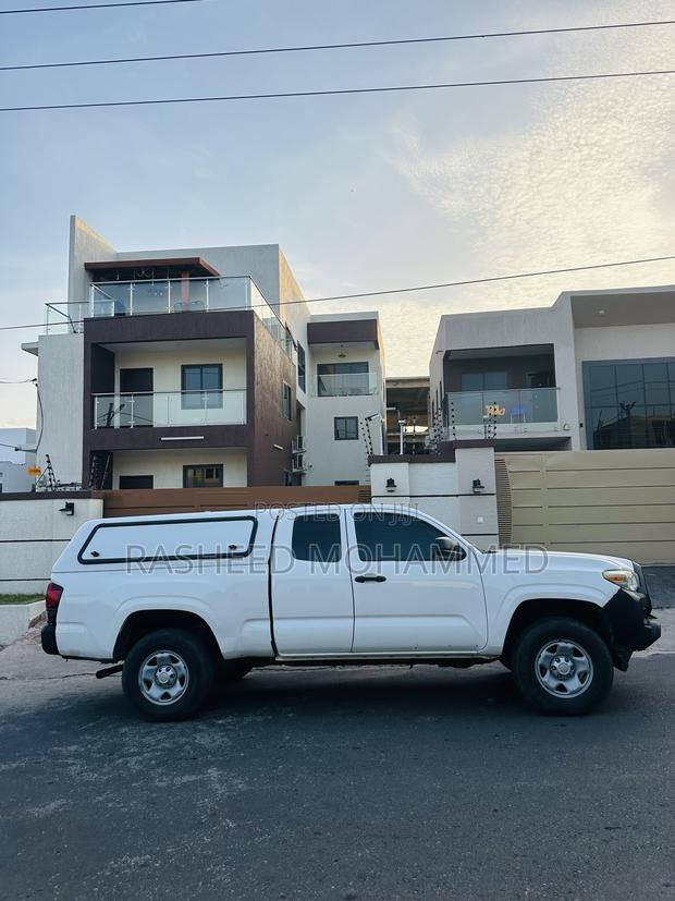 Toyota Tacoma SR5 2022 White