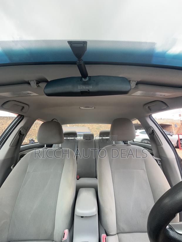 Toyota Corolla LE 4dr Sedan (1.8L 4cyl 4A) 2013 Gray