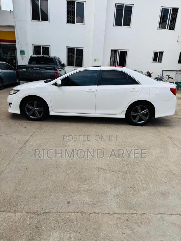 Toyota Camry SE 4dr Sedan (2.5L 4cyl 6A) 2014 White
