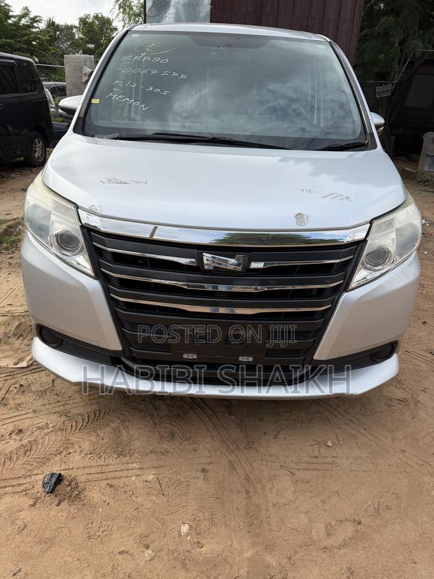Toyota Voxy SV Premium 2014 Silver