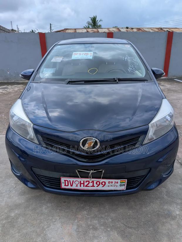 Toyota Vitz 1.3 FWD 5dr 2013 Blue