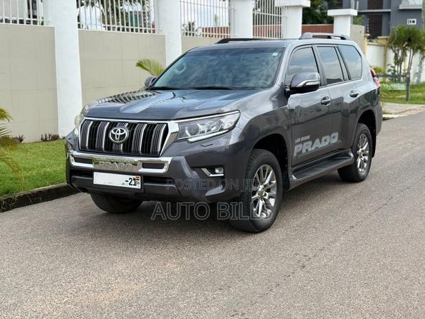 Toyota Land Cruiser Prado 2.8 2019 Gray