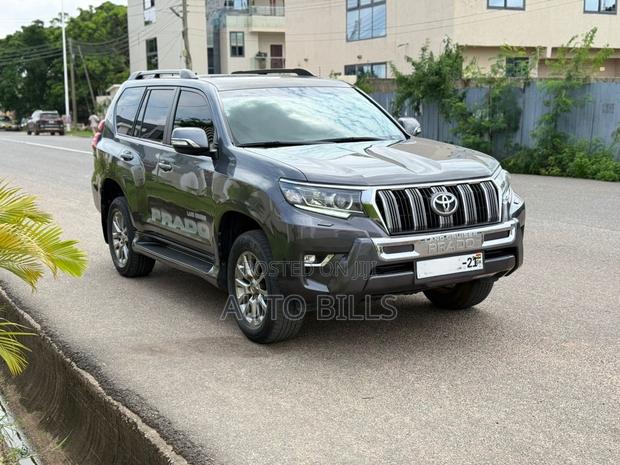 Toyota Land Cruiser Prado 2.8 2019 Gray