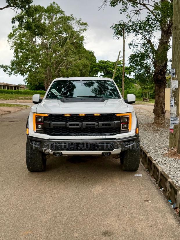 Ford F-150 Raptor 4x4 SuperCrew Cab Styleside 5.5 ft. box 145 in. WB