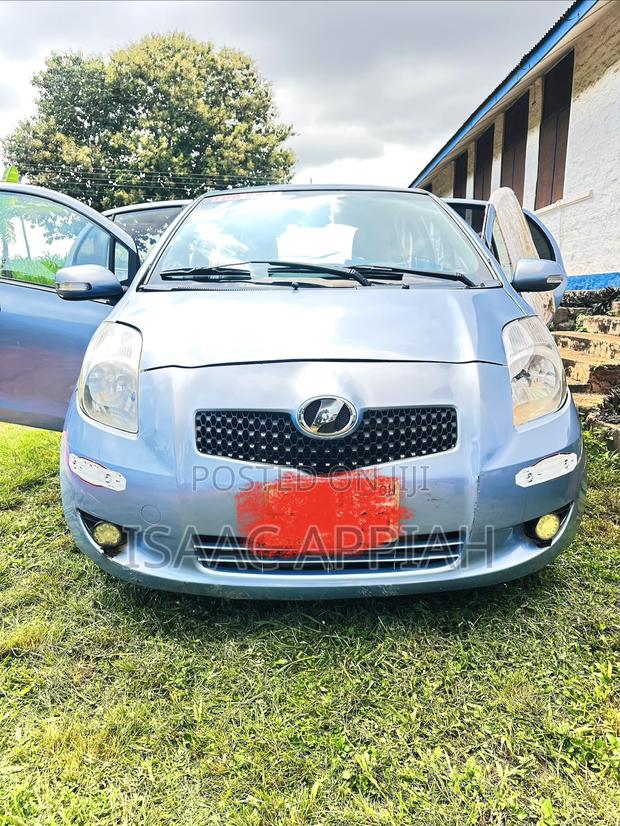 Toyota Vitz 1.3 AWD 5dr 2012 Blue