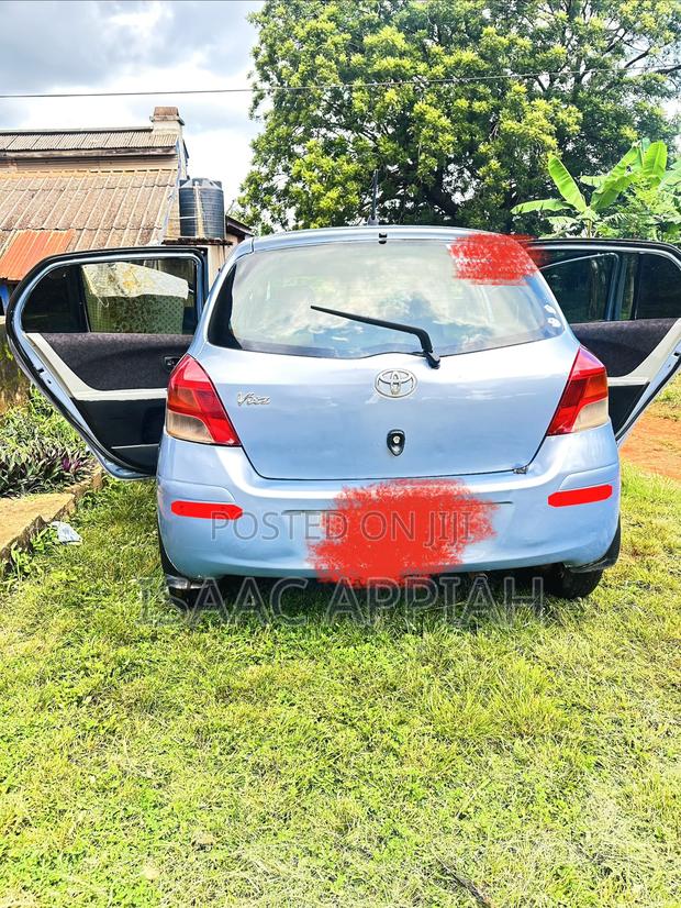 Toyota Vitz 1.3 AWD 5dr 2012 Blue
