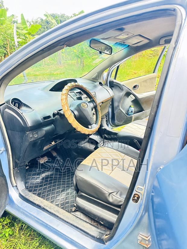 Toyota Vitz 1.3 AWD 5dr 2012 Blue