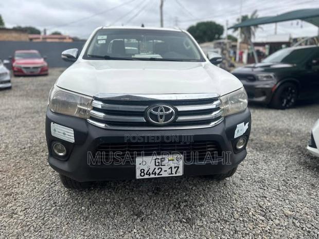 Toyota Hilux 2.5 D-4D 4X4 SRX 2009 White