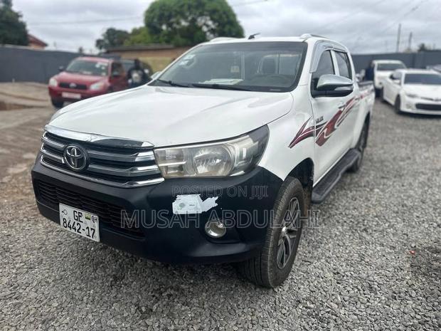 Toyota Hilux 2.5 D-4D 4X4 SRX 2009 White