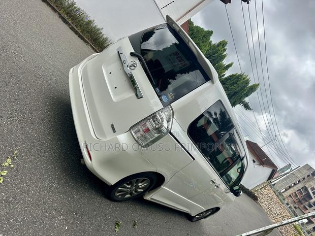 Toyota Voxy 2012 White