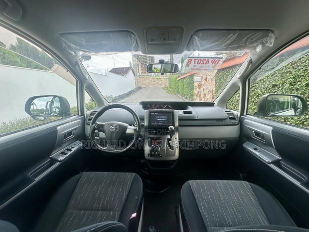 Toyota Voxy 2012 White