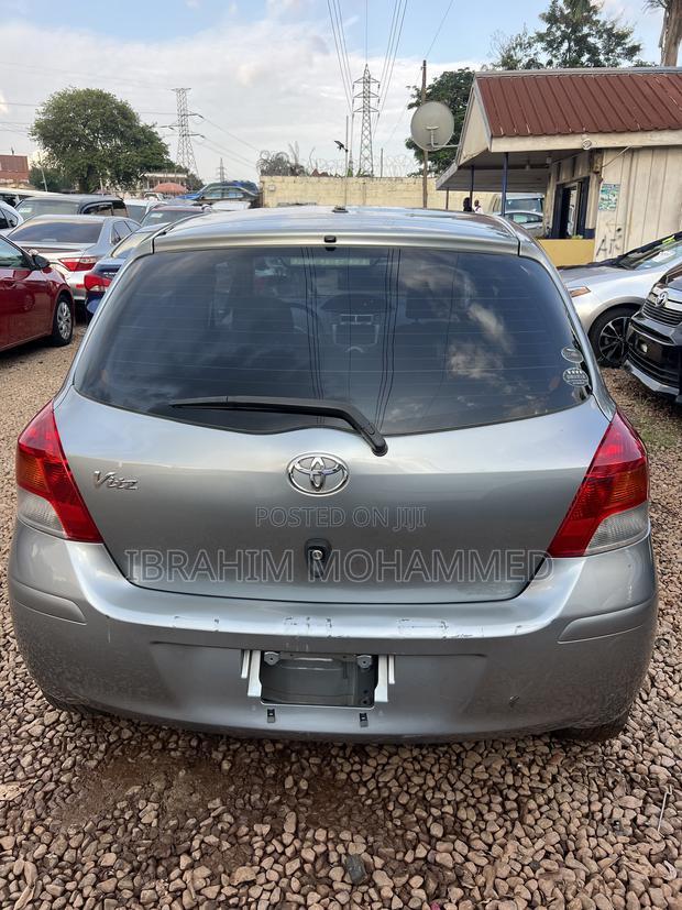Toyota Vitz 1.5 FWD 3dr 2011 Gray