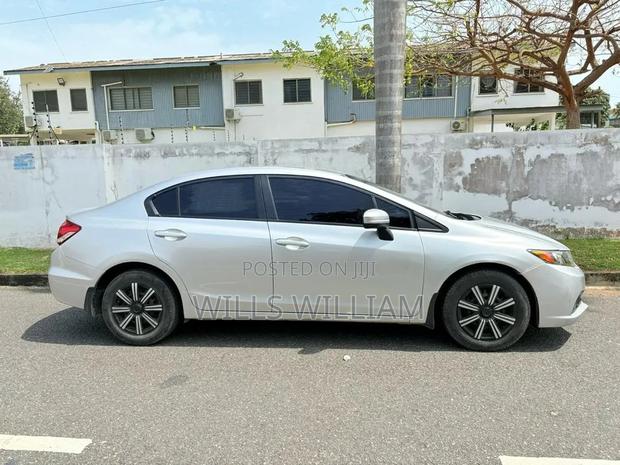 Honda Civic LX 4dr Sedan (1.8L 4cyl 5M) 2014 Gray