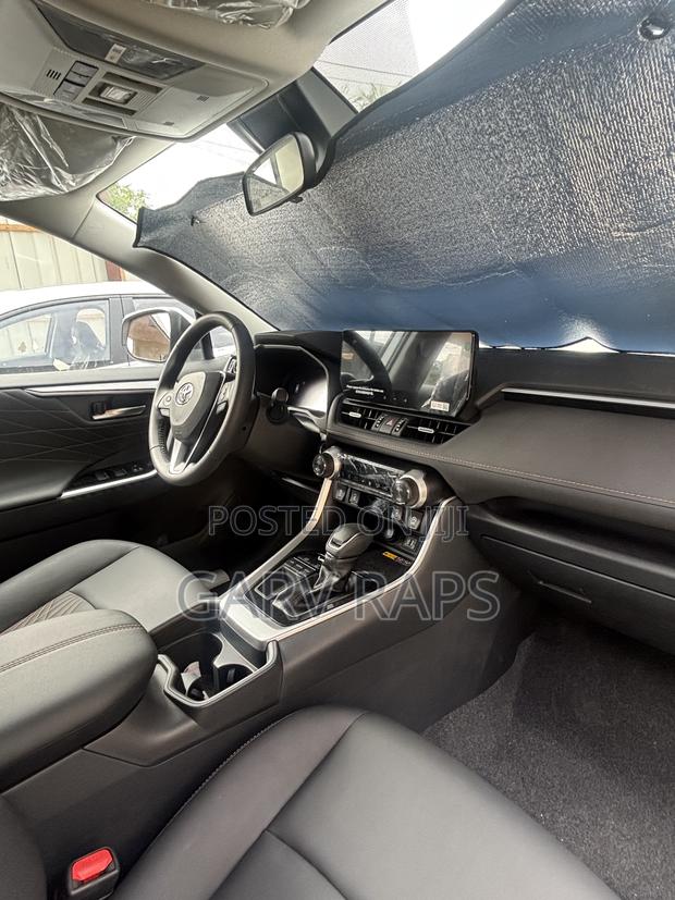 New Toyota RAV4 XLE 2025 White