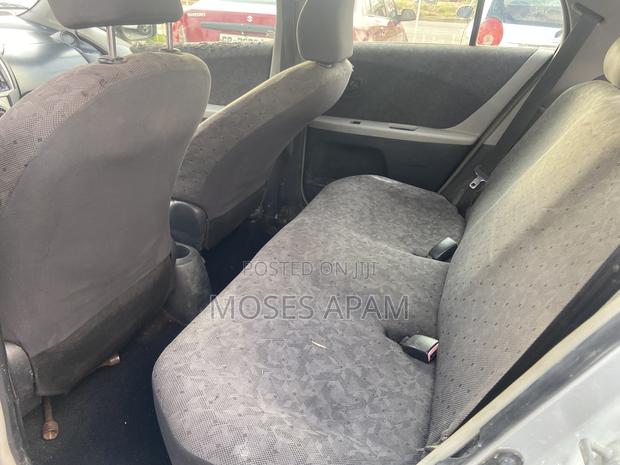 Toyota Vitz 2010 Silver