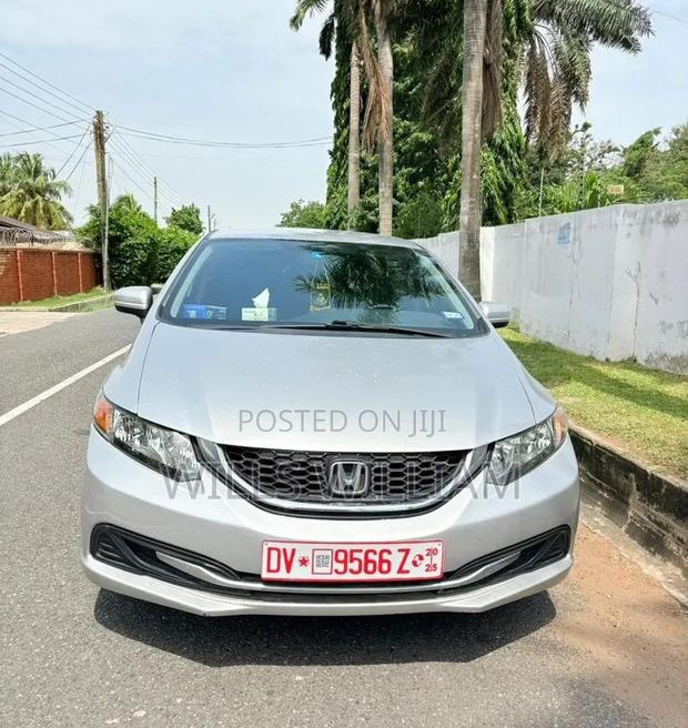 Honda Civic LX 4dr Sedan (1.8L 4cyl 5M) 2014 Gray