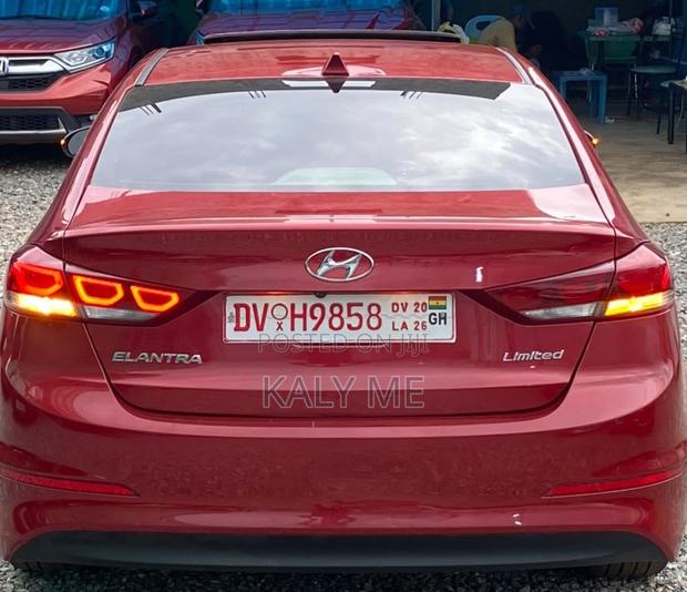 Hyundai Elantra 2017 Red