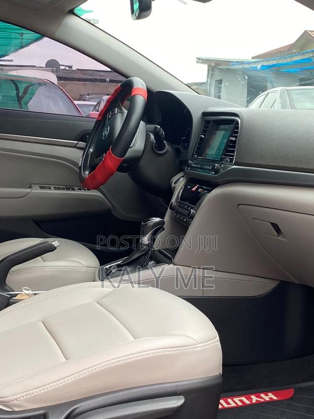 Hyundai Elantra 2017 Red