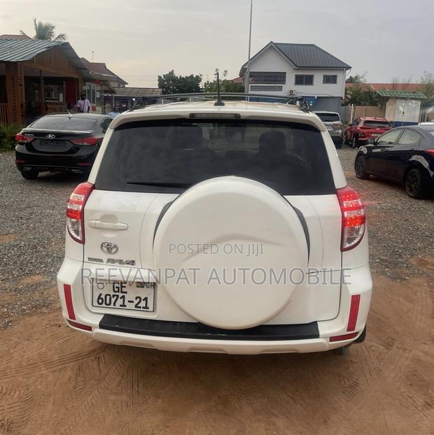 Toyota RAV4 2010 White