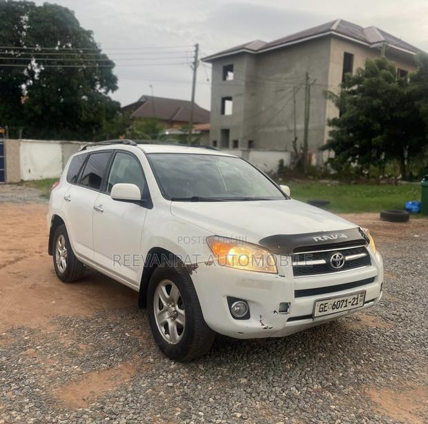 Toyota RAV4 2010 White