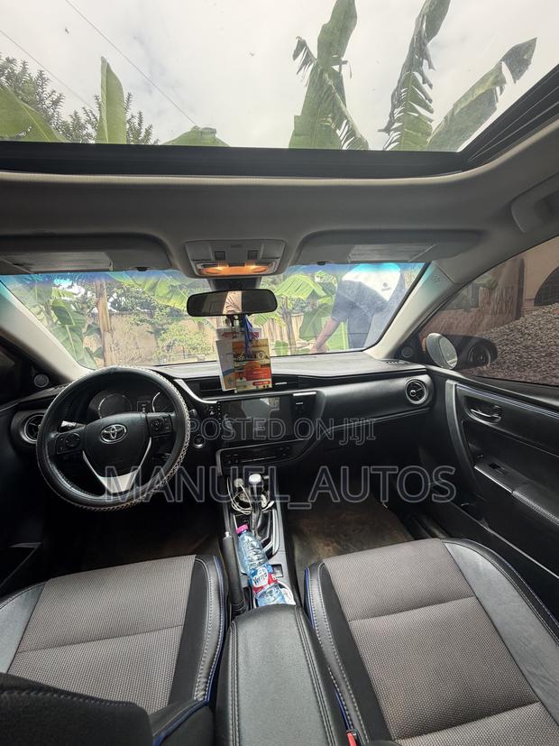 Toyota Corolla SE Special Edition 4dr Sedan (1.8L 4cyl CVT) 2017