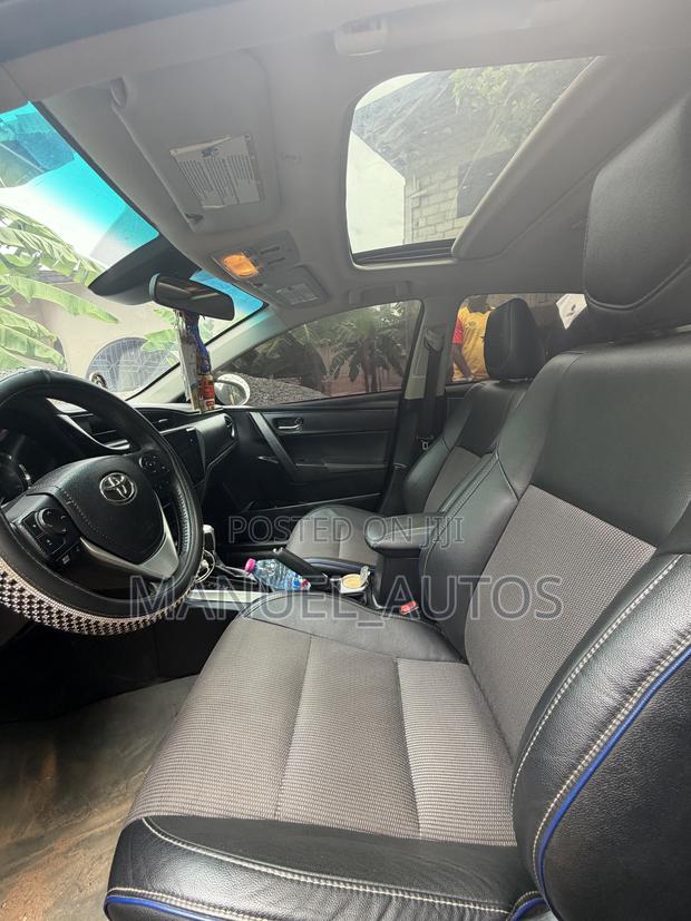 Toyota Corolla SE Special Edition 4dr Sedan (1.8L 4cyl CVT) 2017