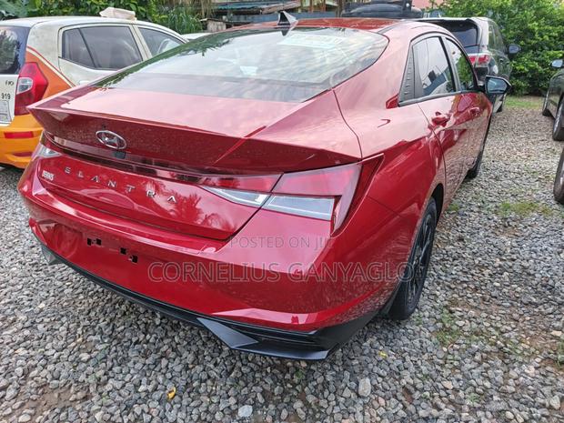 Hyundai Elantra 2022 Red