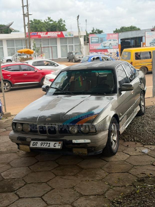BMW 520i 1999 Gray